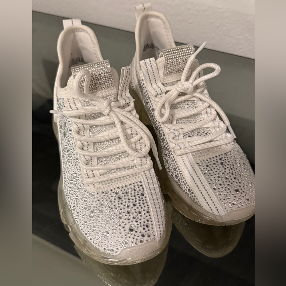 Steve Madden White Sneakers with Modern Design